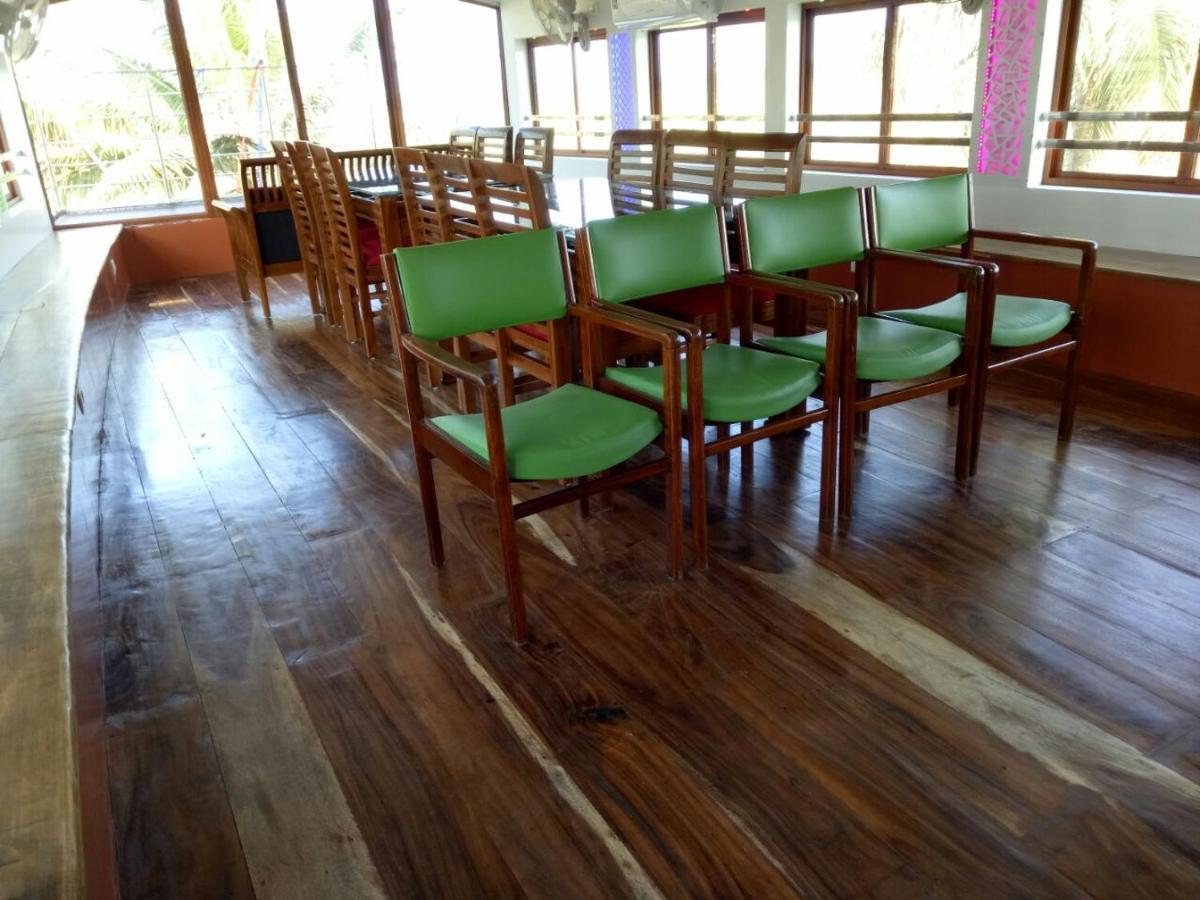 Marari Houseboat Hotel Mararikulam Eksteriør billede