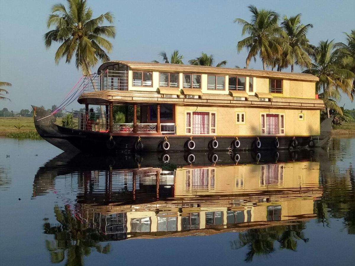 Marari Houseboat Hotel Mararikulam Eksteriør billede
