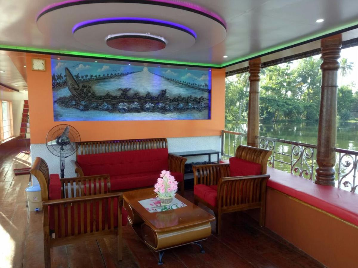 Marari Houseboat Hotel Mararikulam Eksteriør billede