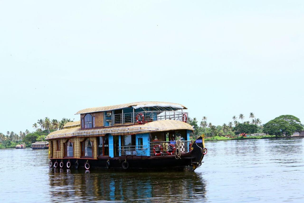 Marari Houseboat Hotel Mararikulam Eksteriør billede
