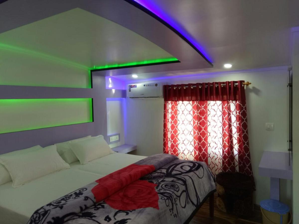 Marari Houseboat Hotel Mararikulam Eksteriør billede