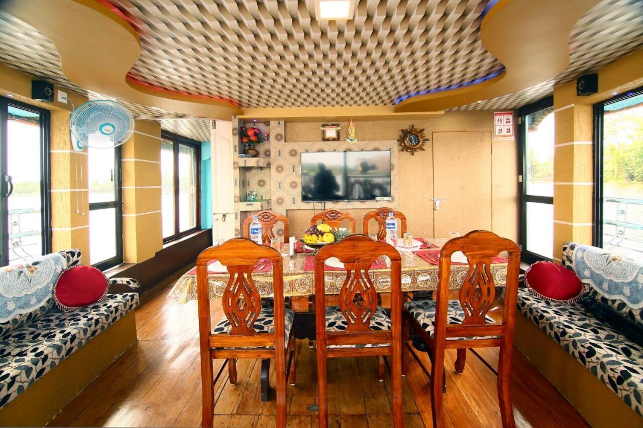 Marari Houseboat Hotel Mararikulam Eksteriør billede
