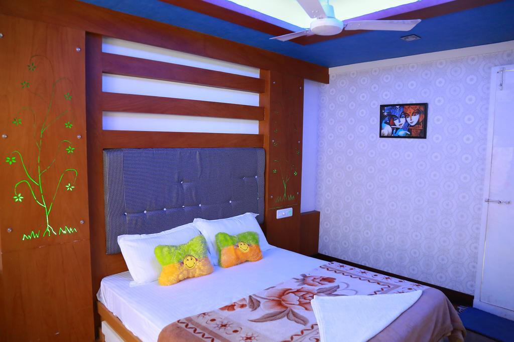 Marari Houseboat Hotel Mararikulam Eksteriør billede