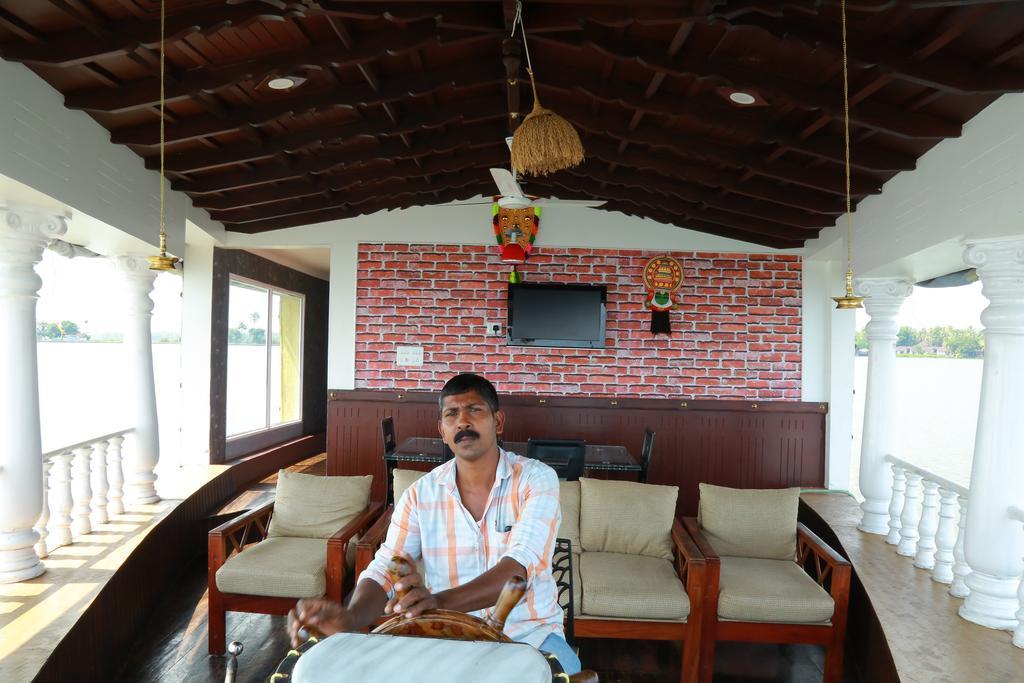 Marari Houseboat Hotel Mararikulam Eksteriør billede