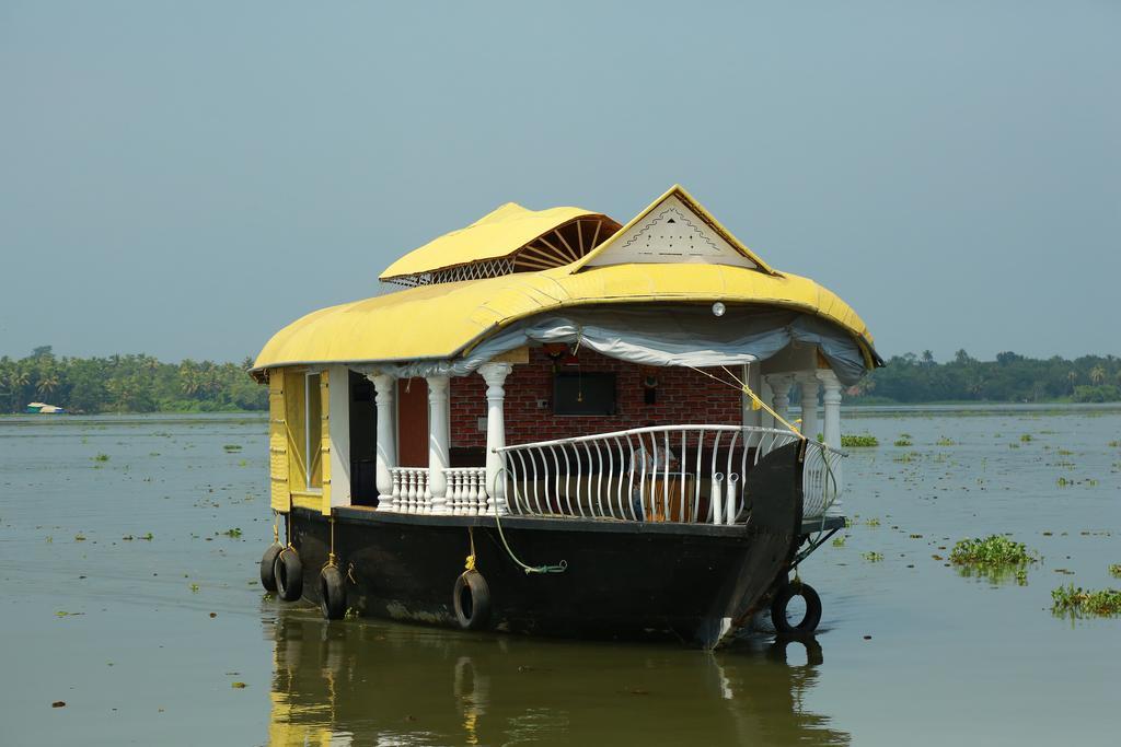 Marari Houseboat Hotel Mararikulam Eksteriør billede