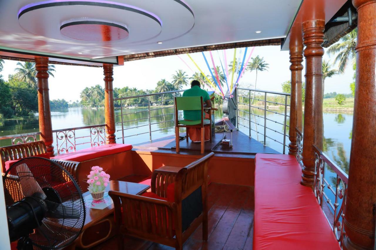 Marari Houseboat Hotel Mararikulam Eksteriør billede